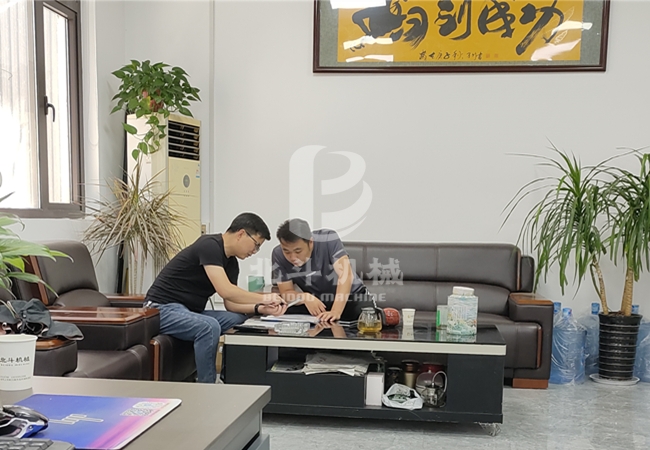云南客户来向日葵视频色版下载机械进一步了解稻壳向日葵视频色板