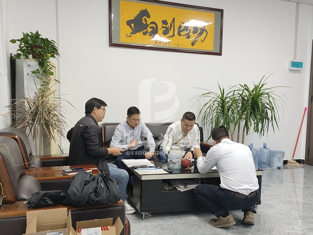 客户前来探秘向日葵视频色版下载机械电池向日葵视频色板变废为宝的故事