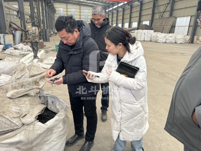 玻利维亚客户深入考察：纺织品废料向日葵视频色板展实力